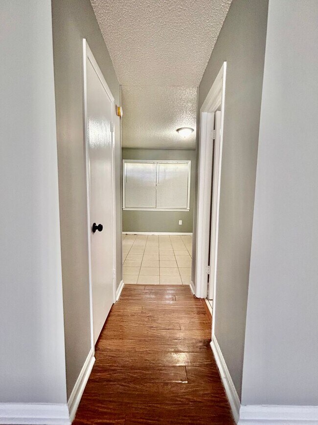 Foto del edificio - 975 N White Station Rd