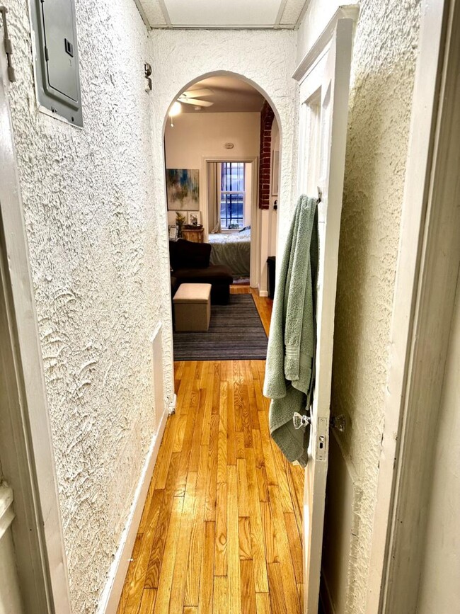 Building Photo - 1 bedroom in Boston MA 02114