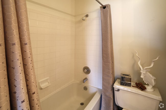 Interior Photo - Hunters Chase