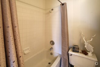 Interior Photo - Hunters Chase