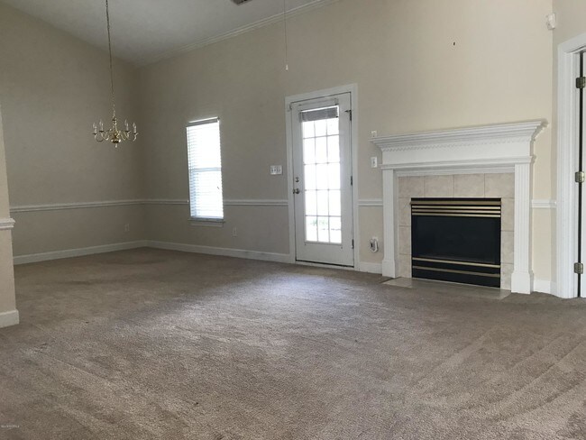 Building Photo - 2105 Yorkshire Dr
