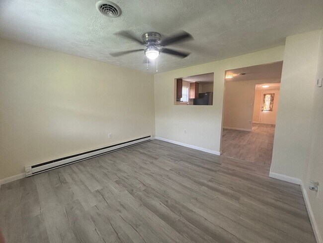 Foto del edificio - 3 bed 1 bath Single Family Available NOW