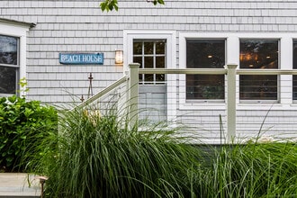 Building Photo - 19 Sherwood Dr