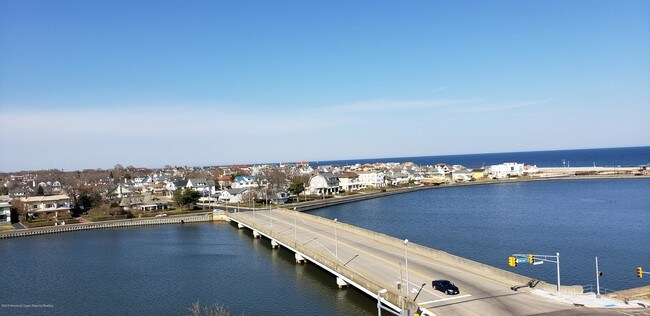 Foto del edificio - 400 Deal Lake Dr