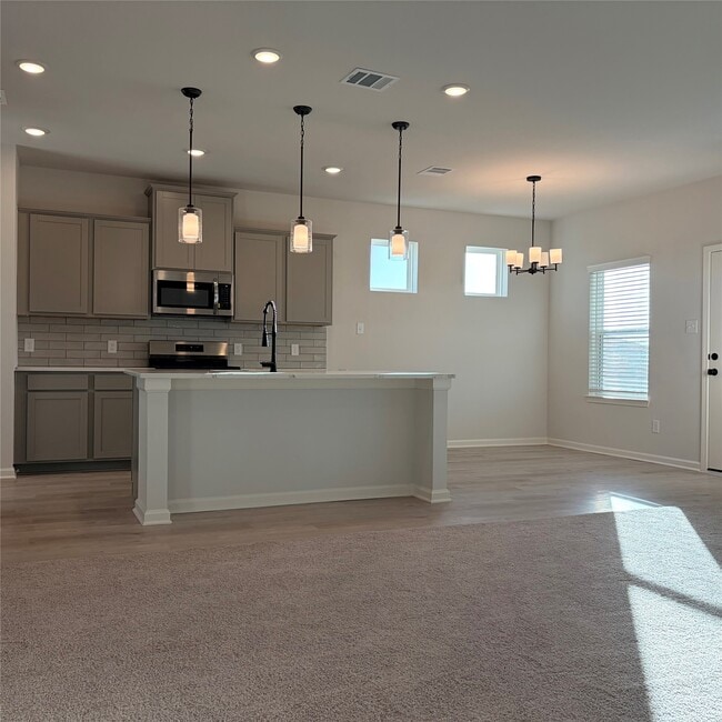 Building Photo - 3418 Lago Norence Dr