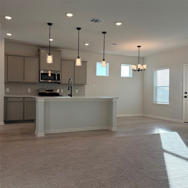 Foto del edificio - 3418 Lago Norence Dr