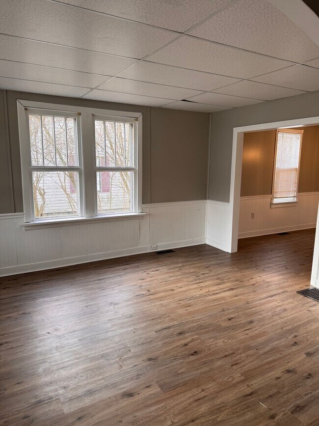 Foto del edificio - 214 Bentley Ave