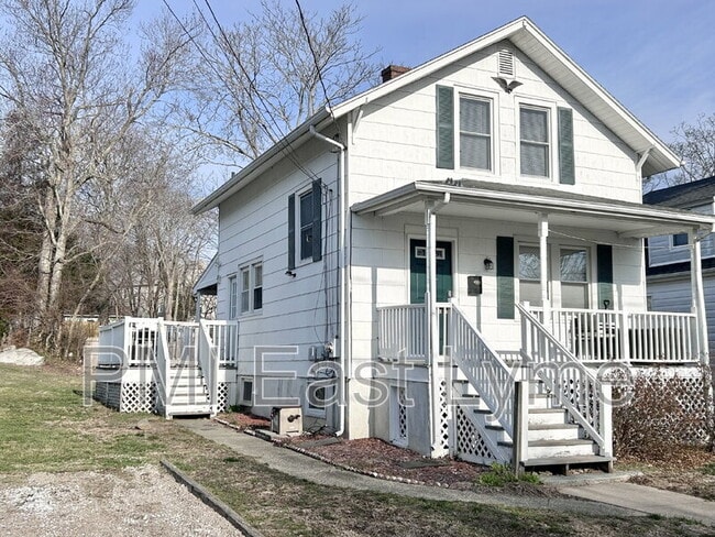 Building Photo - 26 Crescent St