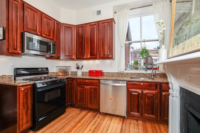 Building Photo - 1711 Riggs Pl NW