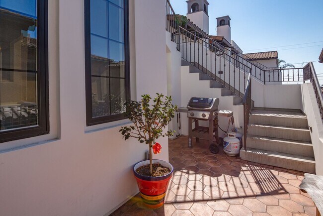 Building Photo - Upscale & Spacious, Spanish Style Tri-Leve...