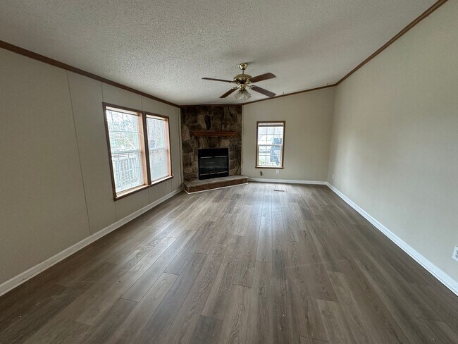 Foto del edificio - Spacious home in Campbell County. Country living!