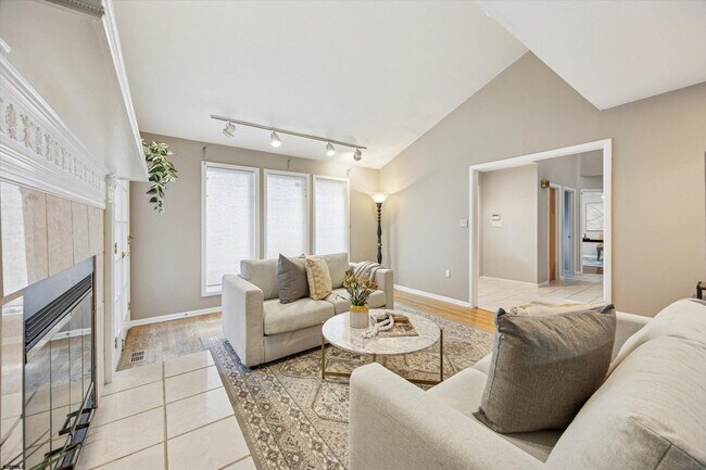 Foto del edificio - 2 Woodstock Dr