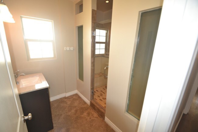 Building Photo - 7516 Sorensen Ave