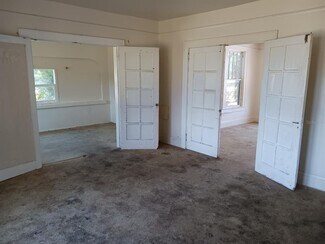 Building Photo - 720 6th St NE