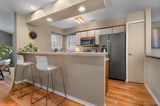Foto del edificio - 6625 Fireside Ct