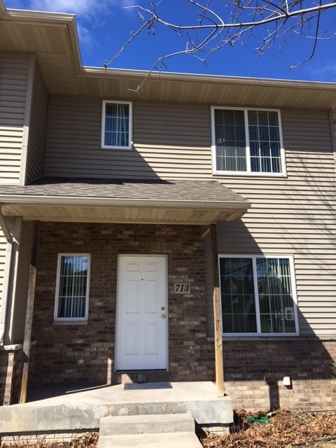 Building Photo - 713 Scott Park Dr