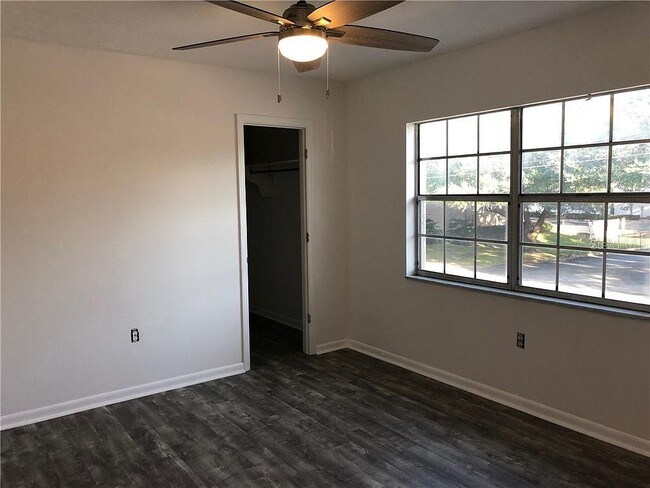 Foto del edificio - 3718 W McKay Ave