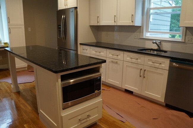 Building Photo - 388 W Roxbury Pky