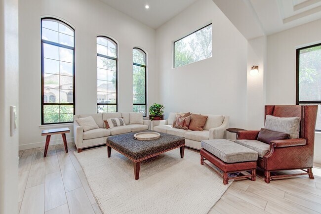 Building Photo - Luxury Rental in North Scottsdale