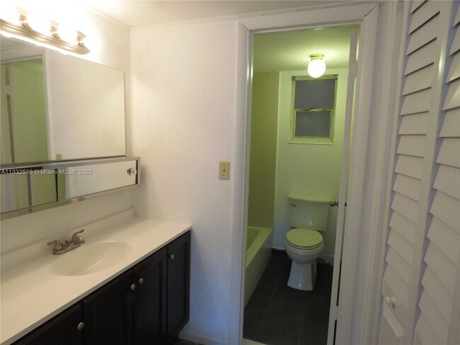 Foto del edificio - 13707 Kendale Lakes Cir