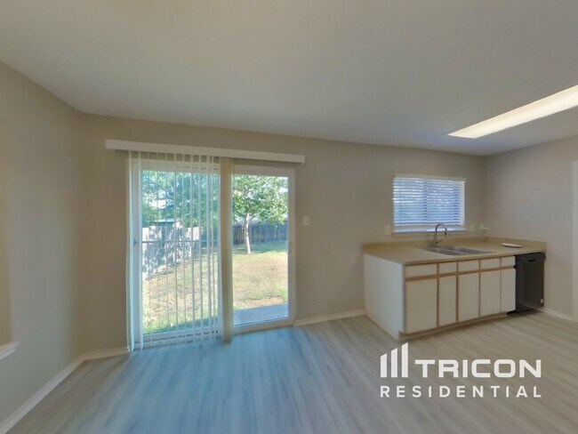 Foto del edificio - 6703 Beech Trail Dr