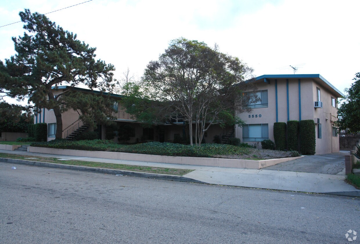 árbol obstruction - 5550 Denny Ave