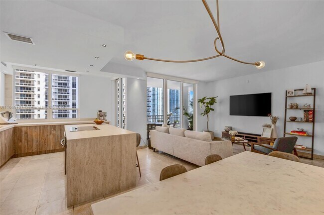 Building Photo - 801 Brickell Key Blvd