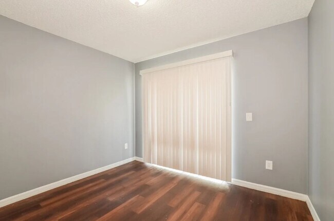 Foto del edificio - 2414 Ruddenstone Way