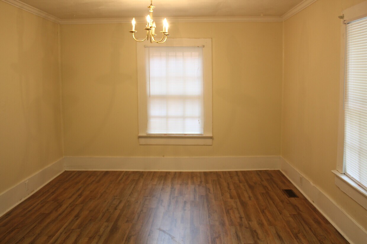 Building Photo - 1435 E Broad St