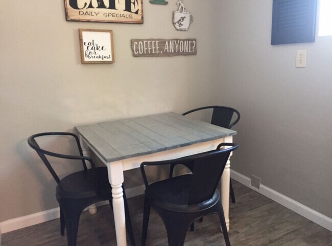 Foto del edificio - 1628 Lindley Dr