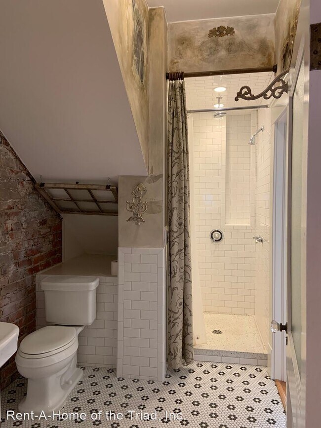 Building Photo - 2 br, 2 bath House - 218 Tate Street #4 Do...
