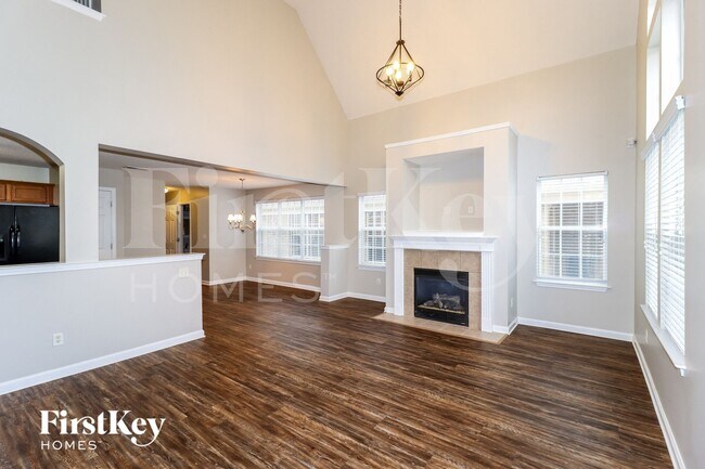 Foto del edificio - 8558 Shady Elm Dr