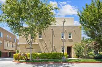 Building Photo - 13123 Park Pl