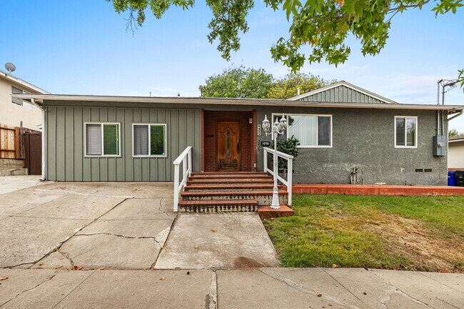 Foto del edificio - 5423 Mary Ln Dr