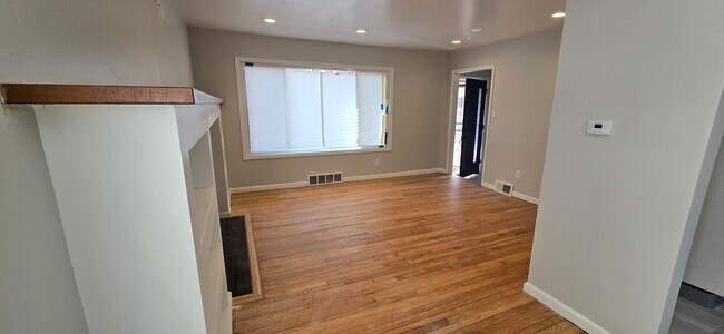 Foto del edificio - 15800 Whitcomb