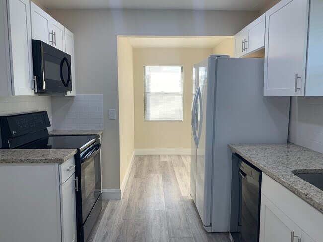 Foto del edificio - 5937 Forest Hill Blvd