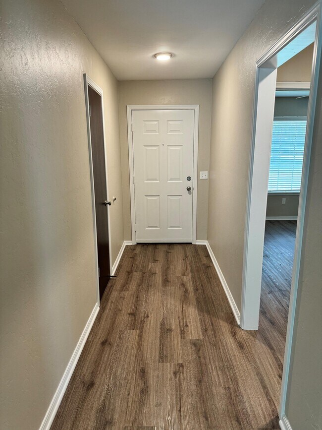 Foto del edificio - 523 Wild Wind Rd