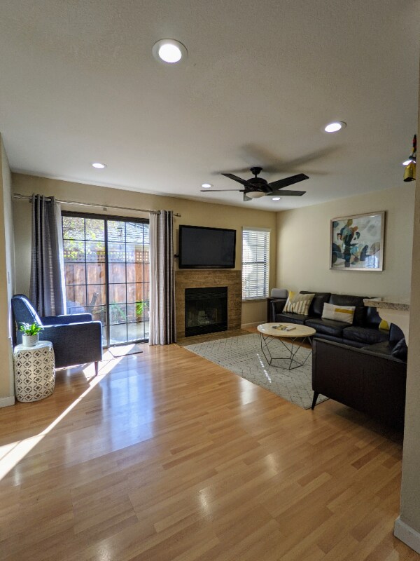 Foto del edificio - 328 W Sunnyoaks Ave