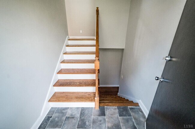 Building Photo - 107 Woodway Dr