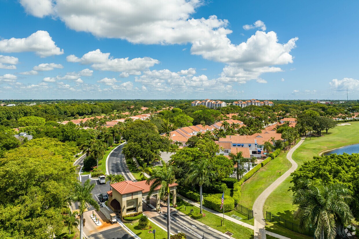 Building Photo - Fairways at Boca Golf & Tennis