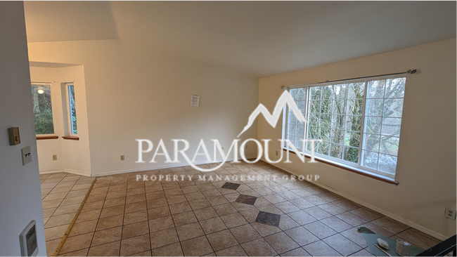 Building Photo - Spacious 4 Bedroom 2 Bath in Manchester!