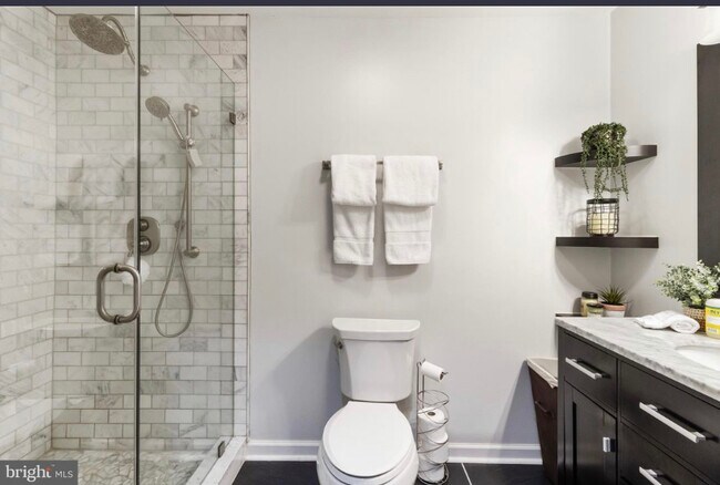 Building Photo - 624 Jasper St