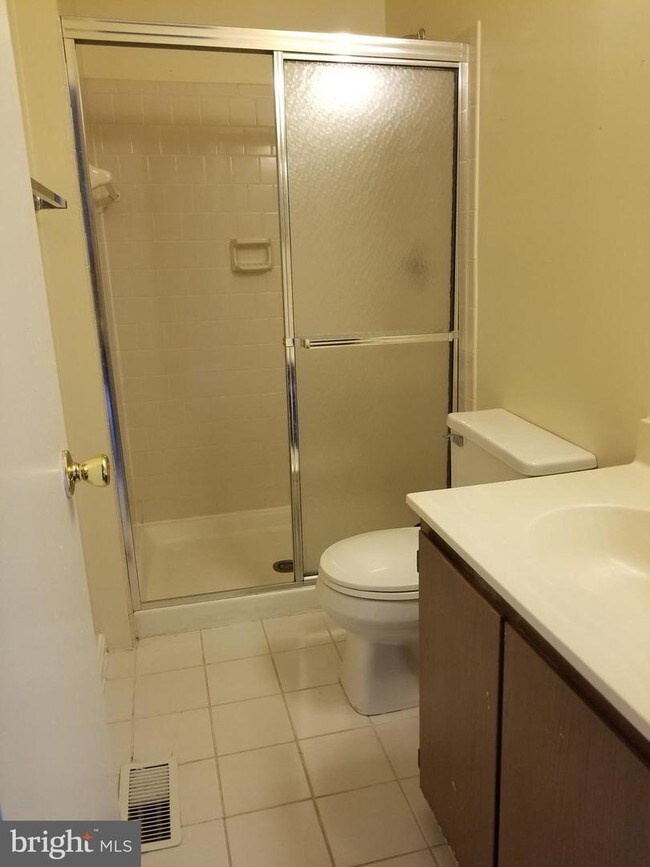 Building Photo - 15241 Valley Stream Dr