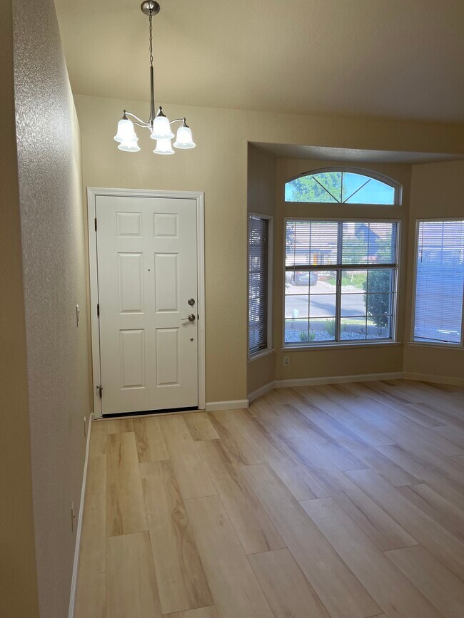 Building Photo - 1610 Steinbeck Dr