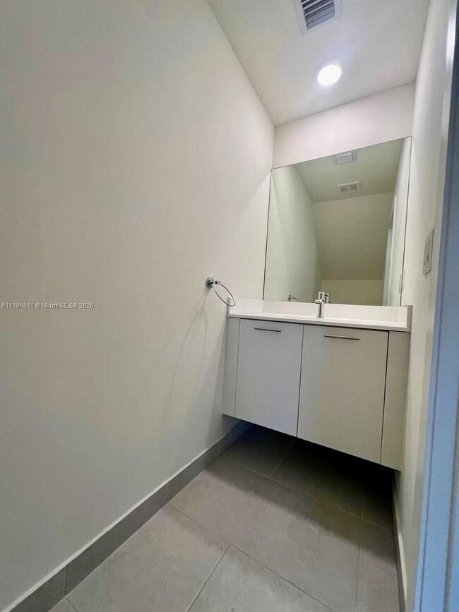Foto del edificio - 8381 NW 43rd St