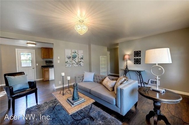 Building Photo - 4 br, 1 bath House - 115 N 183rd St