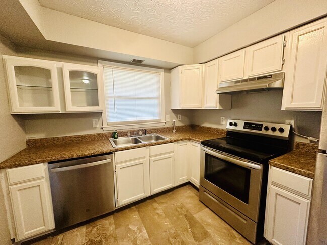 Building Photo - 747 Terrace View Dr