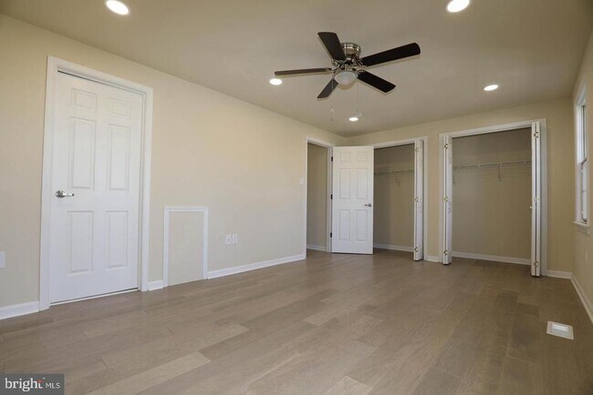 Foto del edificio - 8006 Harbor Pl