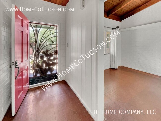 Foto del edificio - 2220 N Norton Ave