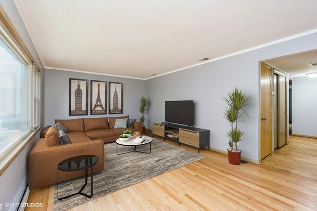 Foto del edificio - 7537 W Higgins Rd